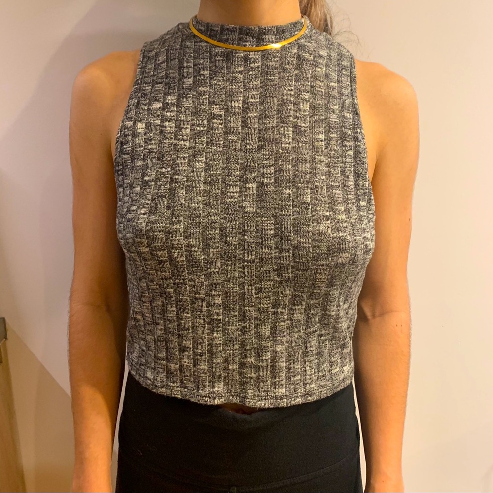 Gray ribbed crop tank top Size Small